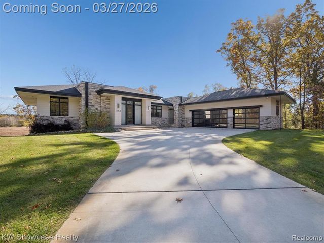 1164 Lake Forest Way, Milford, MI 48380