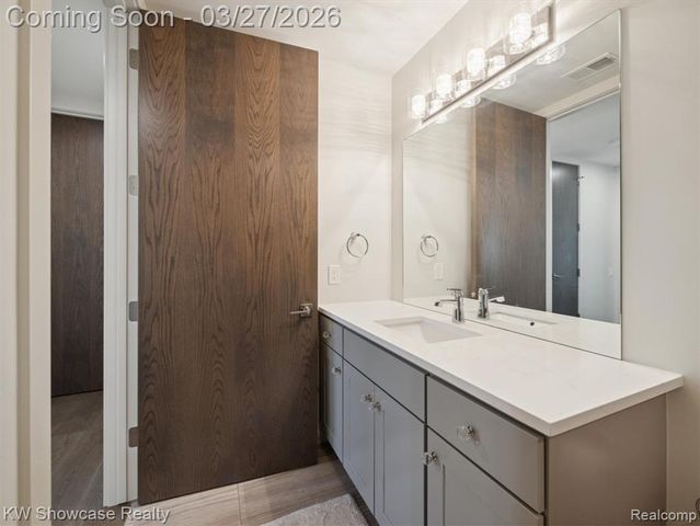 1164 Lake Forest Way, Milford, MI 48380