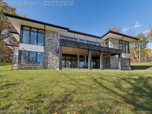 1164 Lake Forest Way, Milford, MI 48380