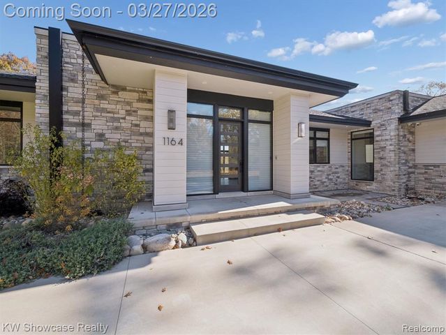 1164 Lake Forest Way, Milford, MI 48380
