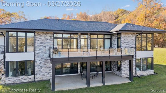 1164 Lake Forest Way, Milford, MI 48380