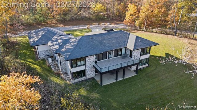 1164 Lake Forest Way, Milford, MI 48380