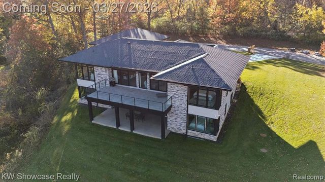 1164 Lake Forest Way, Milford, MI 48380