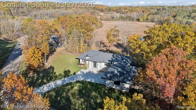 1164 Lake Forest Way, Milford, MI 48380