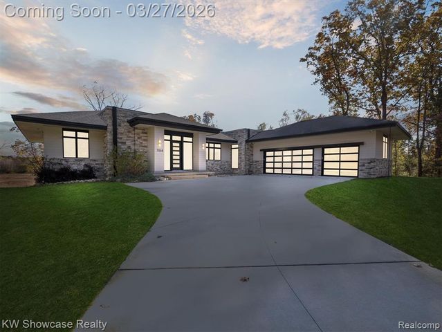 1164 Lake Forest Way, Milford, MI 48380