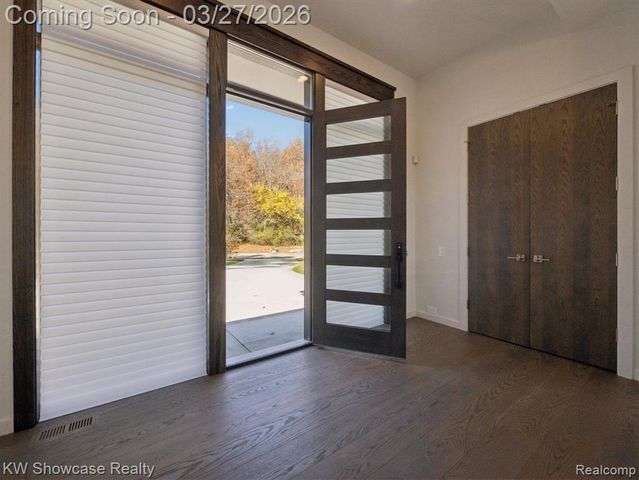 1164 Lake Forest Way, Milford, MI 48380