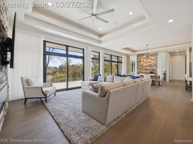 1164 Lake Forest Way, Milford, MI 48380