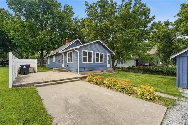 309 5th Street S, Greenwood, MO 64034
