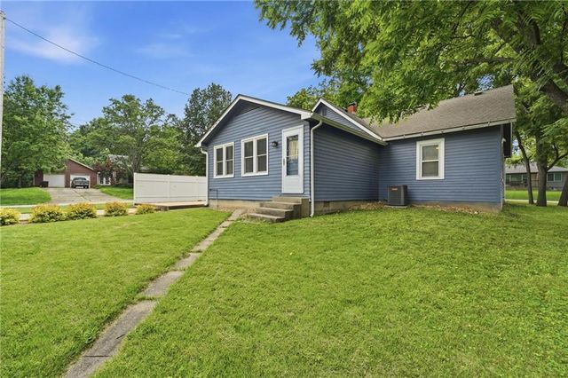 309 5th Street S, Greenwood, MO 64034