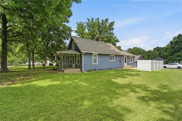 309 5th Street S, Greenwood, MO 64034