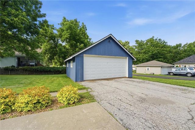 309 5th Street S, Greenwood, MO 64034