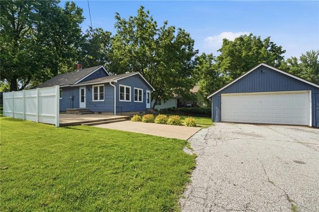 309 5th Street S, Greenwood, MO 64034