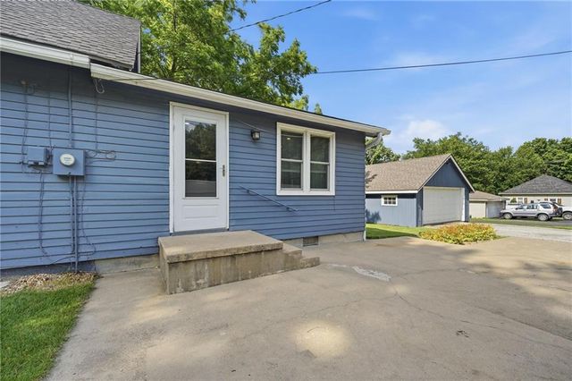309 5th Street S, Greenwood, MO 64034