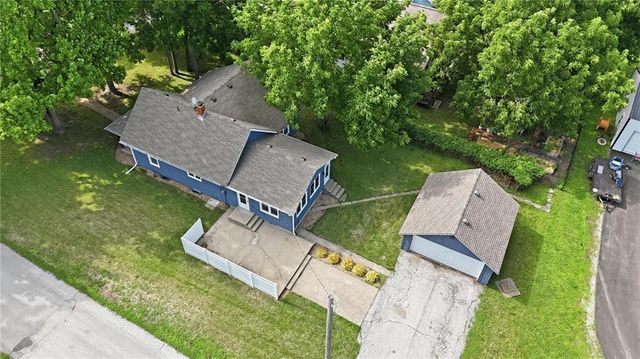 309 5th Street S, Greenwood, MO 64034