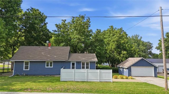 309 5th Street S, Greenwood, MO 64034
