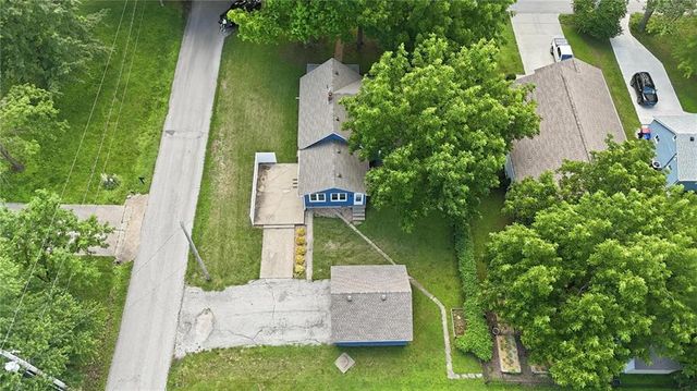 309 5th Street S, Greenwood, MO 64034