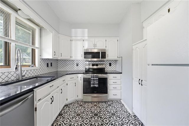 309 5th Street S, Greenwood, MO 64034
