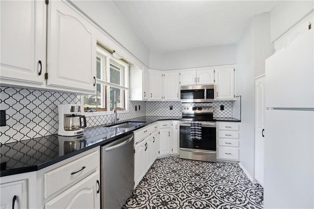 309 5th Street S, Greenwood, MO 64034