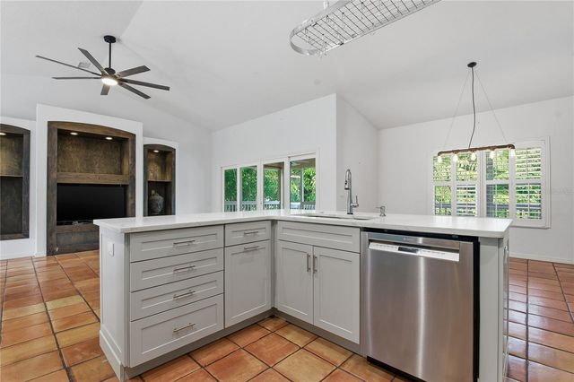 841 DELAWARE AVENUE, Palm Harbor, FL 34683