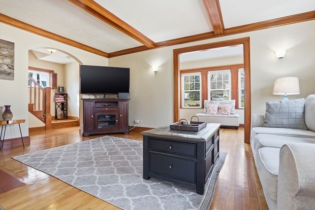 138 Pleasant St, Woburn, MA 01801