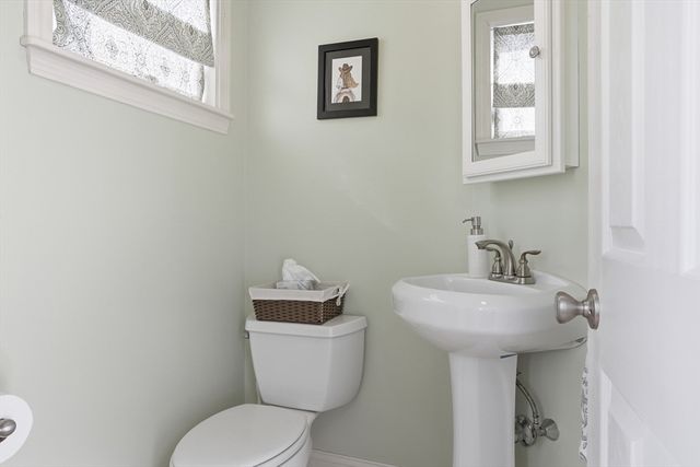 138 Pleasant St, Woburn, MA 01801