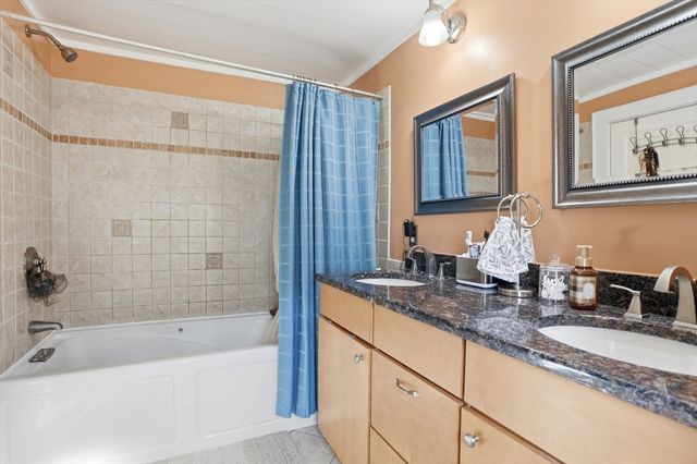 138 Pleasant St, Woburn, MA 01801