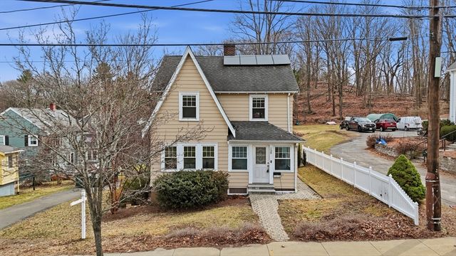 138 Pleasant St, Woburn, MA 01801