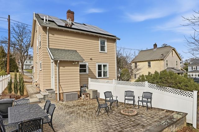 138 Pleasant St, Woburn, MA 01801