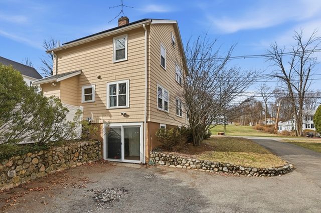 138 Pleasant St, Woburn, MA 01801