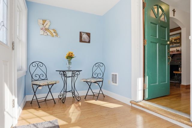 138 Pleasant St, Woburn, MA 01801