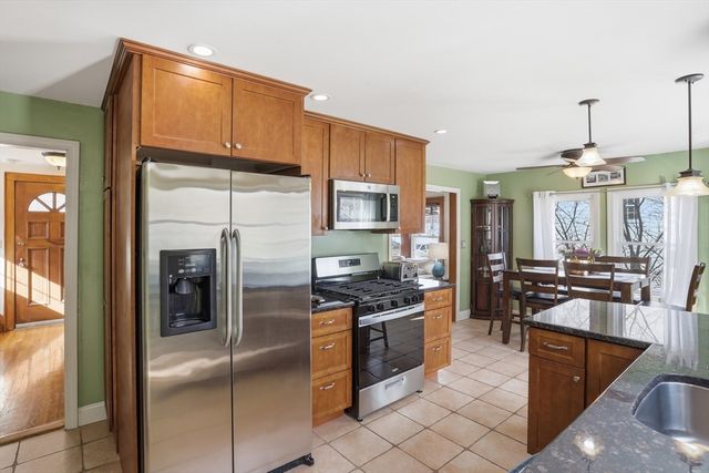 138 Pleasant St, Woburn, MA 01801