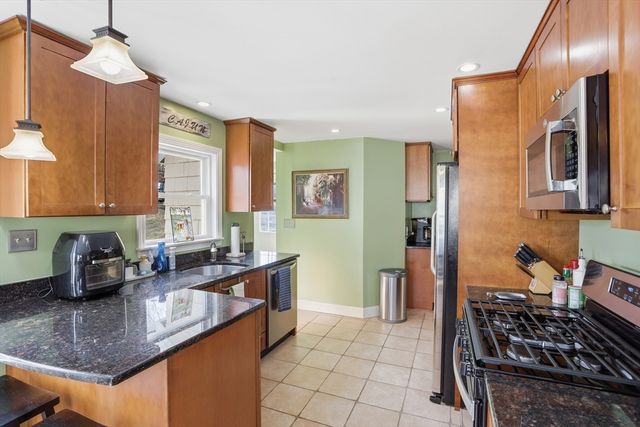 138 Pleasant St, Woburn, MA 01801