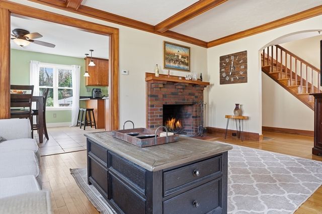 138 Pleasant St, Woburn, MA 01801
