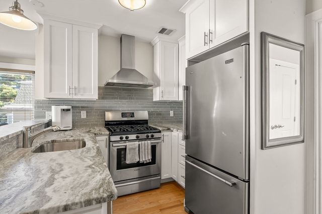 117 M St 3, Boston, MA 02127