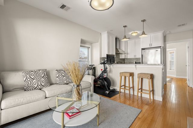 117 M St 3, Boston, MA 02127