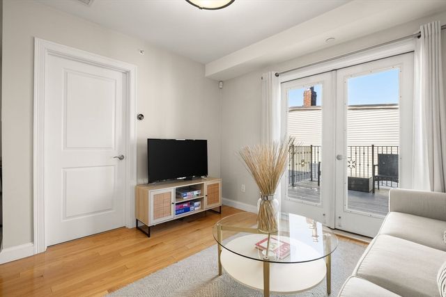 117 M St 3, Boston, MA 02127