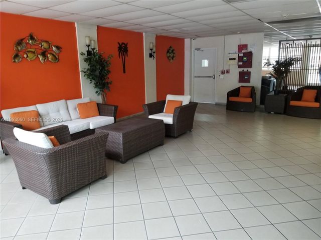 524 Washington Ave 203, Miami Beach, FL 33139