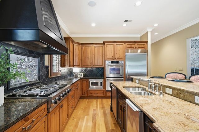 2301 CAYLORS WOODS CV, Germantown, TN 38138