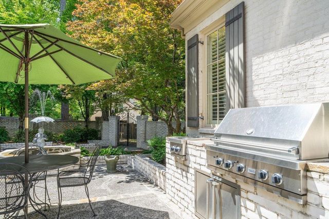 2301 CAYLORS WOODS CV, Germantown, TN 38138