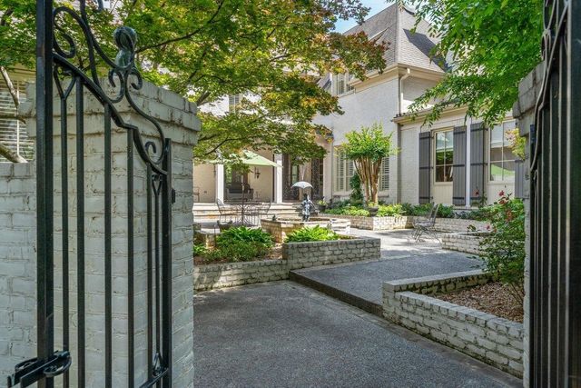 2301 CAYLORS WOODS CV, Germantown, TN 38138