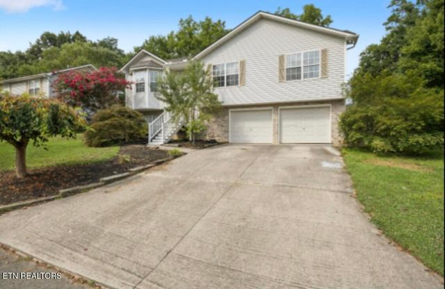 7447 Twin Brooks Blvd, Knoxville, TN 37918