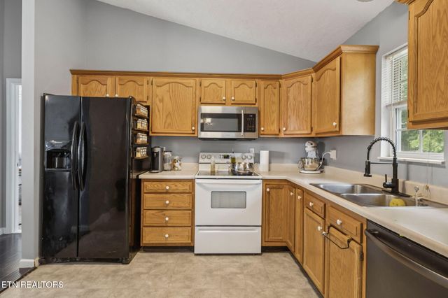 7447 Twin Brooks Blvd, Knoxville, TN 37918