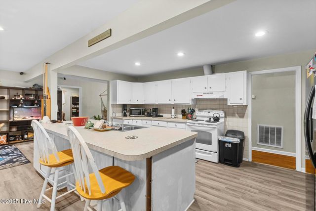 608 Henderson Drive, Jacksonville, NC 28540