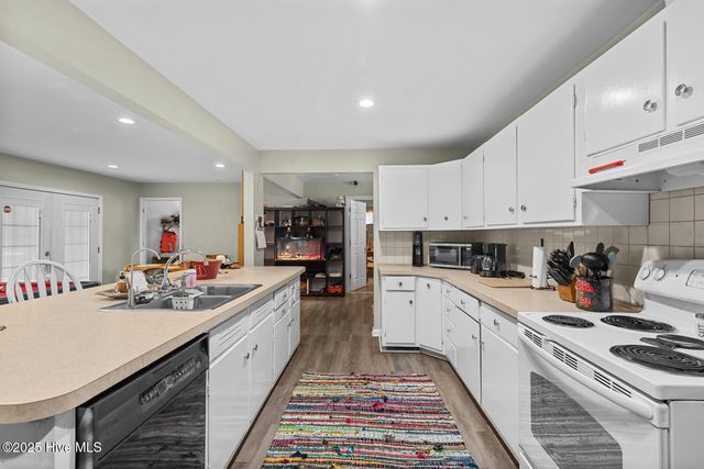 608 Henderson Drive, Jacksonville, NC 28540