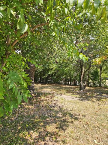 1018 E 8th Avenue, Corsicana, TX 75110
