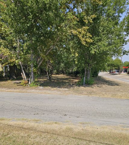 1018 E 8th Avenue, Corsicana, TX 75110