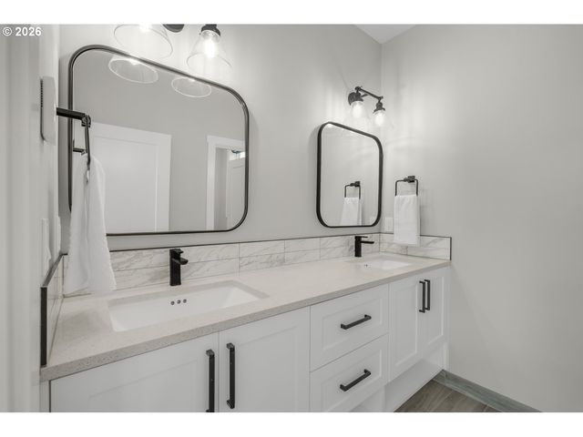 1615 Se 44TH Cir, Brush Prairie, WA 98606