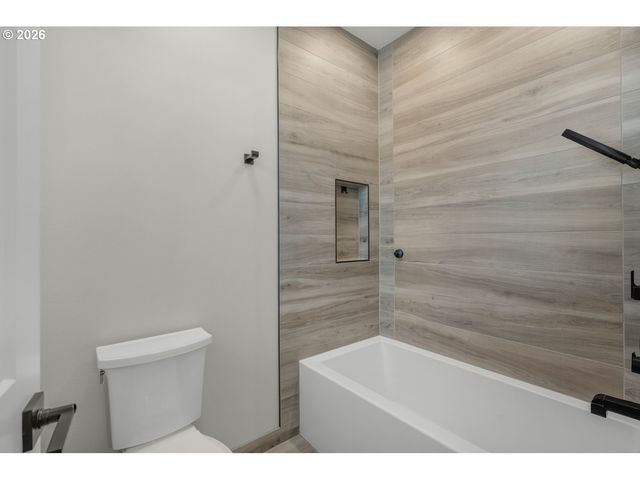 1615 Se 44TH Cir, Brush Prairie, WA 98606