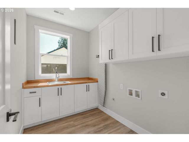 1615 Se 44TH Cir, Brush Prairie, WA 98606