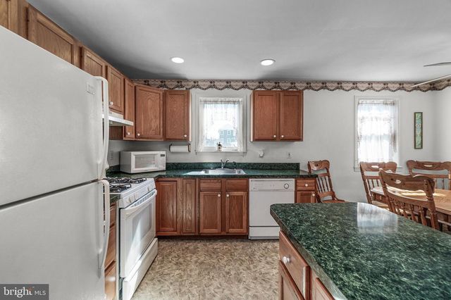 223 W 19TH AVE, Wildwood, NJ 08260